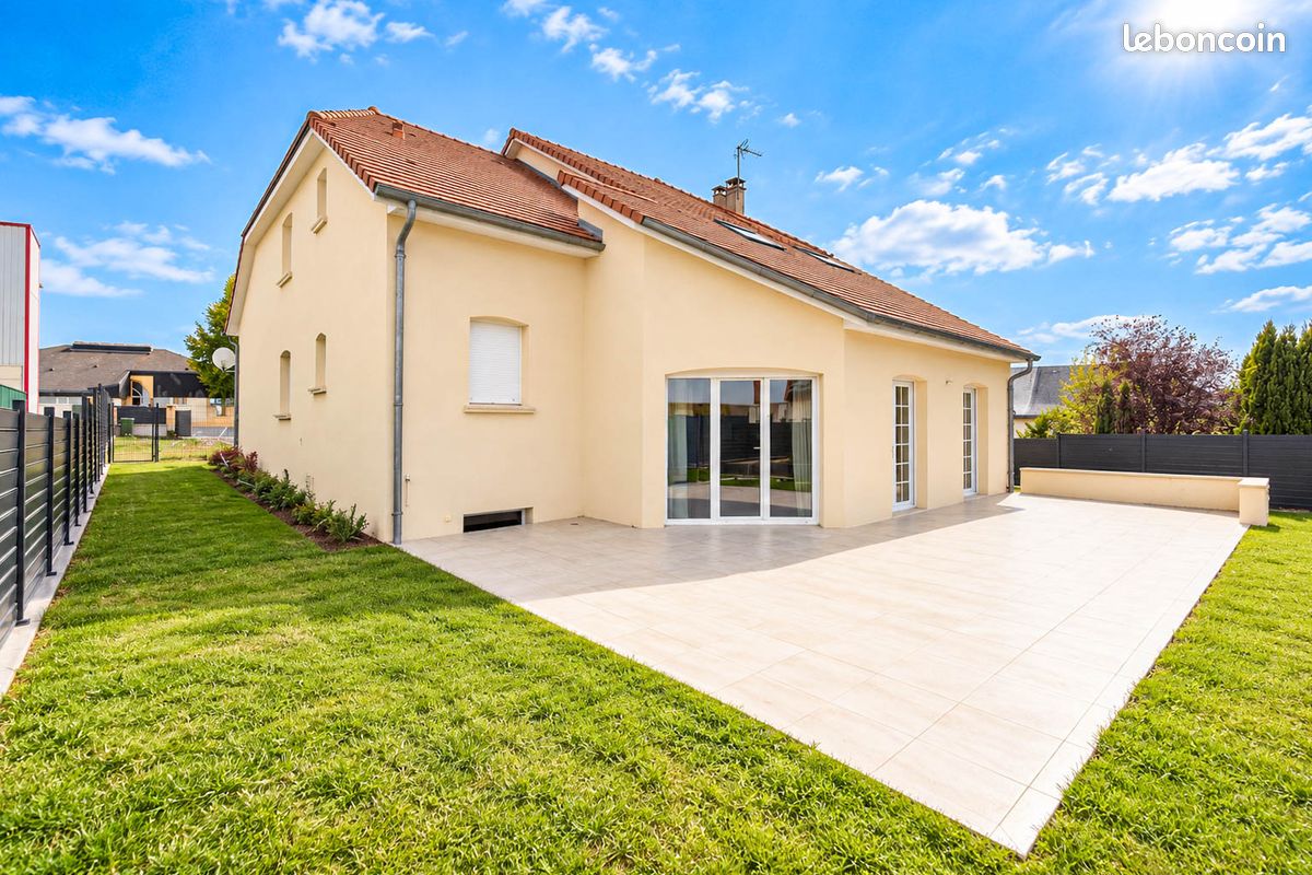 Maison 7 pièces 280 m² · à Aiglemont · 280 m² · 299 900 €