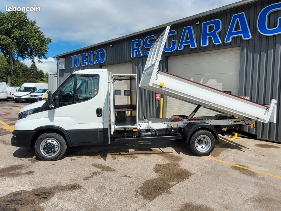 IVECO DAILY 35C14 SIMPLE CABINE BENNE COFFRE 03 PLACES comme NEUF avec ATTELAGE + CAMÉRA RECUL + SIÈGE CHAUFFEUR SUSPENDU + SUSPENSION RENFORCÉE 13 LAMES / GARANTIE 24 MOIS ( Prix de Vente 39 990 HT ) (image 12)