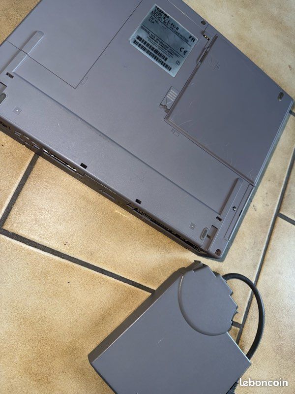 PC Portable Vintage Toshiba Satellite S300CDS Sous Windows 95 - En Parfait état De Marche