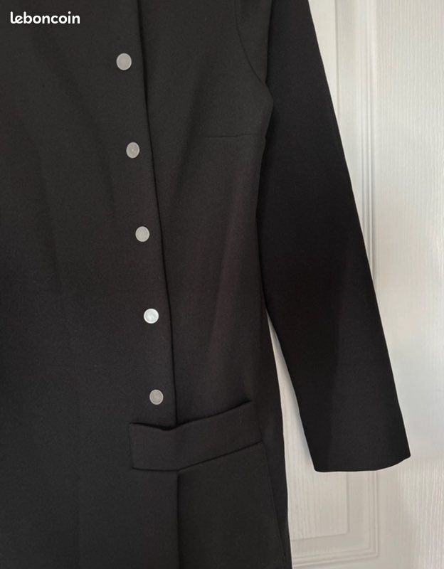 Robe noire très épaisse Cop Copine modèle Taoli, style blaser, classe et très bien taillée - Vêtements