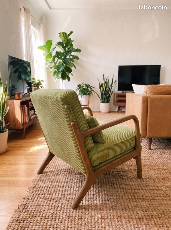 Fauteuil rétro en velours côtelé vert olive et structure bois (image 4)