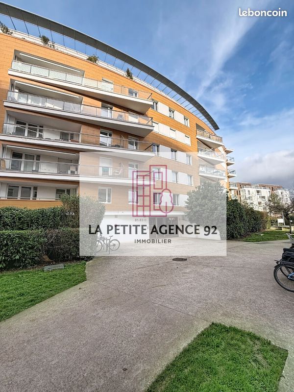 Appartement 2 pièces 47 m² · à Issy-les-Moulineaux · 47 m² · 329 000 €