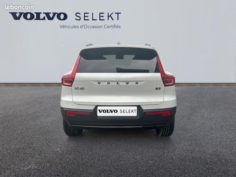 Volvo XC40 B3 163ch Black Edition DCT 7 (image 4)