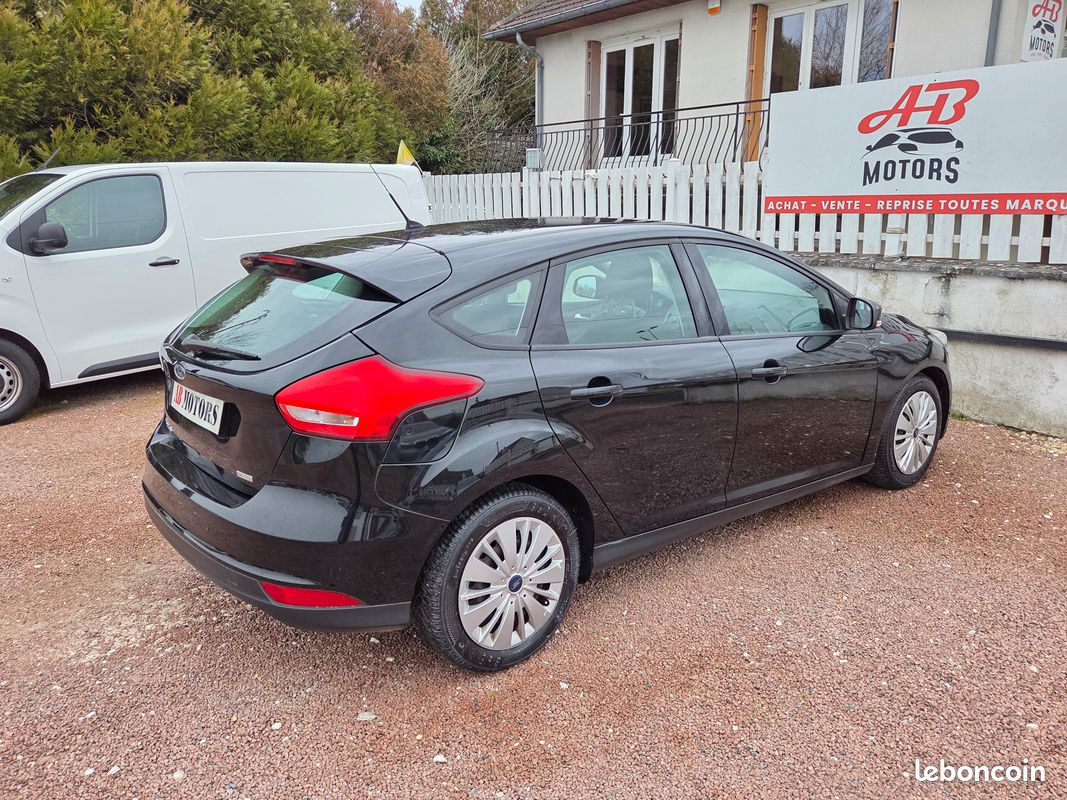 Ford Focus III EcoBoost 125CH Trend S&S (image 4)
