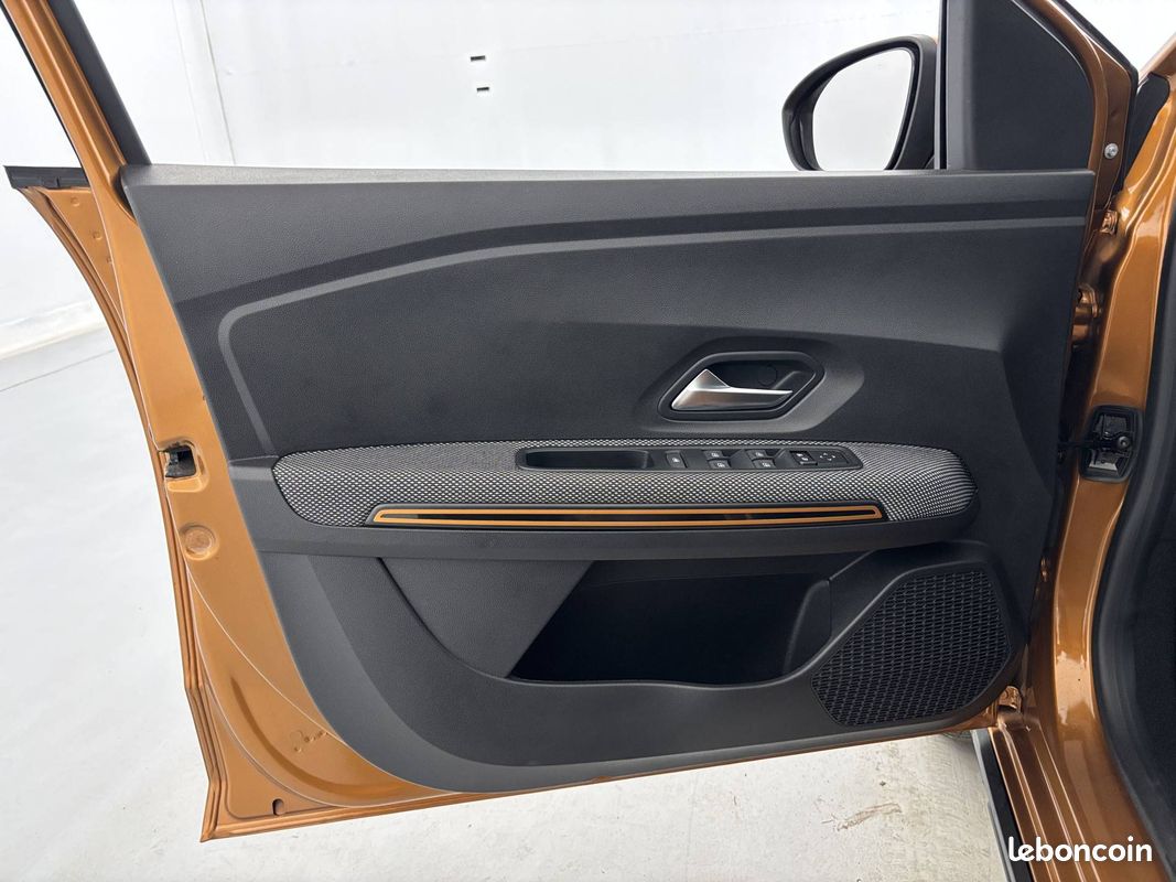 DACIA Sandero ECO-G 100 - 22 Stepway Confort (image 11)
