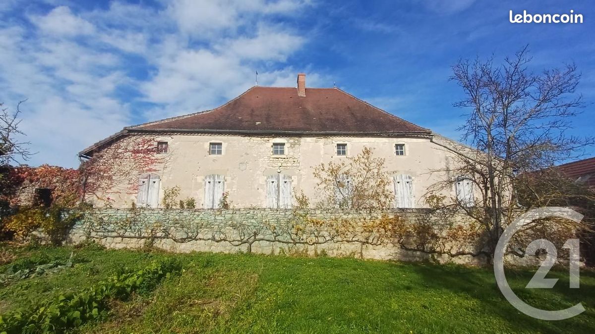 Maison 9 pièces 196 m² · à Ébreuil · 196 m² · 182 000 €