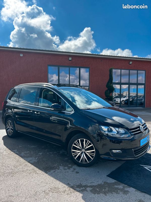 Volkswagen Sharan II 2.0 TDI 150Ch Allstar 7 places – GPS Europe tactile / Toit ouvrant panoramique / Attelage amovible / Radars AV & AR / Climatisation auto (image 3)