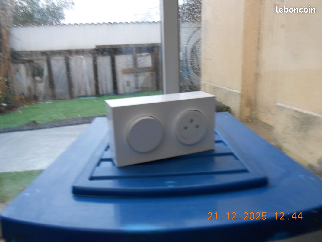 Prise surface et interrupteur dans cadre schneider (image 4)