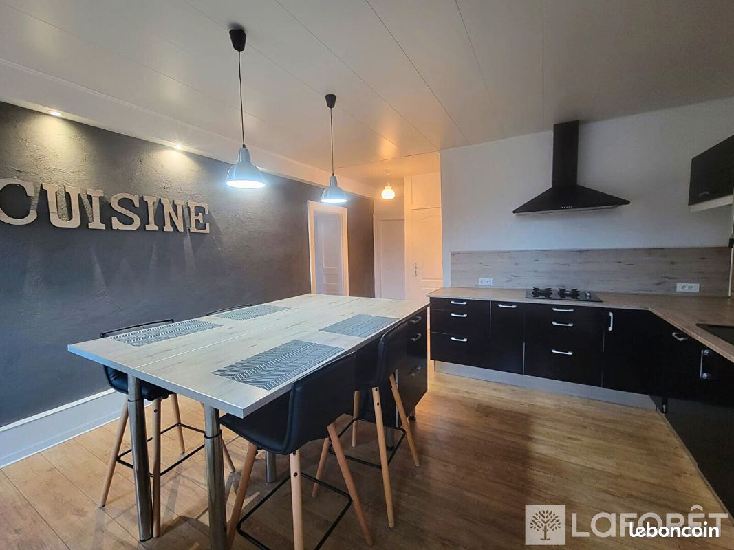 Appartement 5 pièces 136 m² · à Héricourt · 136 m² · 145 000 €