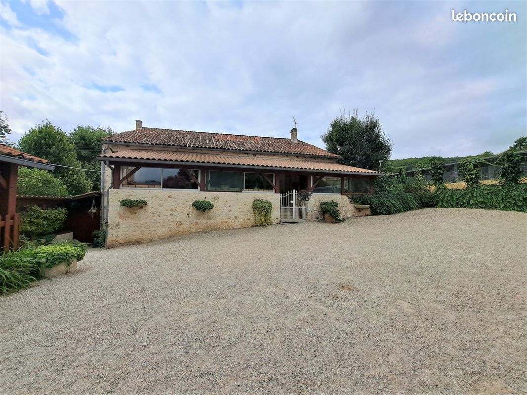 Maison 10 pièces 240 m² · à Sainte-Colombe-de-Villeneuve · 240 m² · 545 000 €