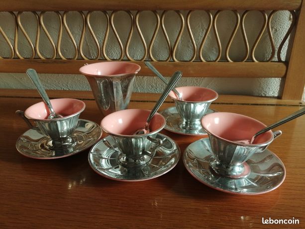 Dînette vintage à décor de roses et bords dorés - Le Charme des