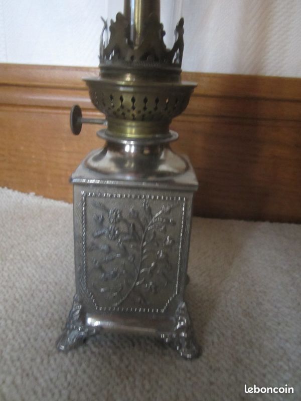 Lampe à pétrole ancienne en métal embouti carré (image 2)