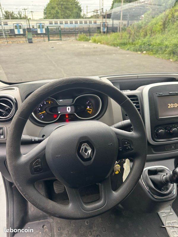RENAULT TRAFIC III GRAND CONFORT L2H1 – 1.6 dCi 140 ch – 2016 – Moteur à chaîne ✅ (image 4)