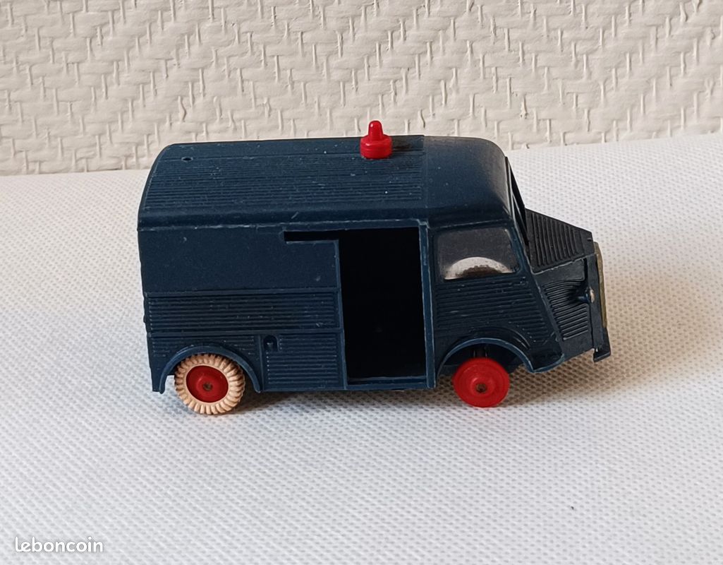 Modèle réduit Fourgon Citroën 1200 kg Gendarmerie CLE incomplet (image 2)