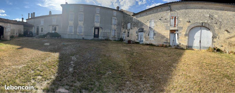 Maison 10 pièces 320 m² · à Vaux-Rouillac · 320 m² · 250 000 €