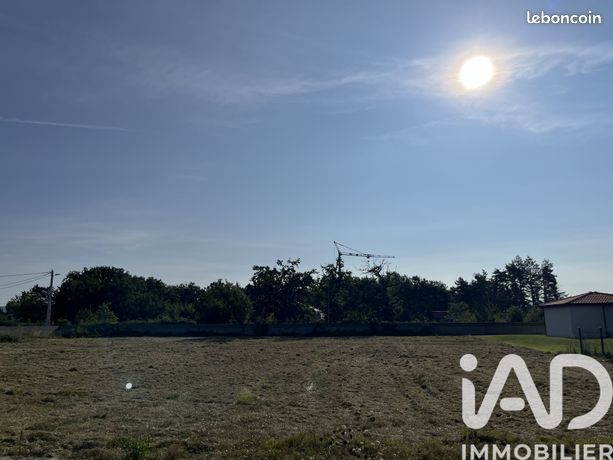 Terrain 1405 m² Orléat