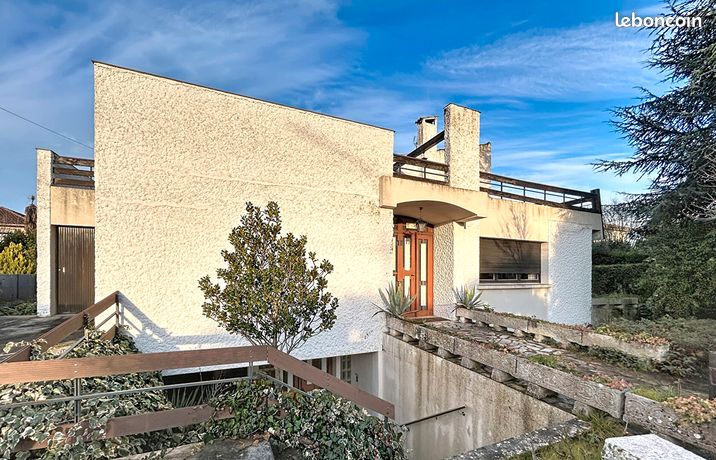 Maison 15 pièces 330 m²