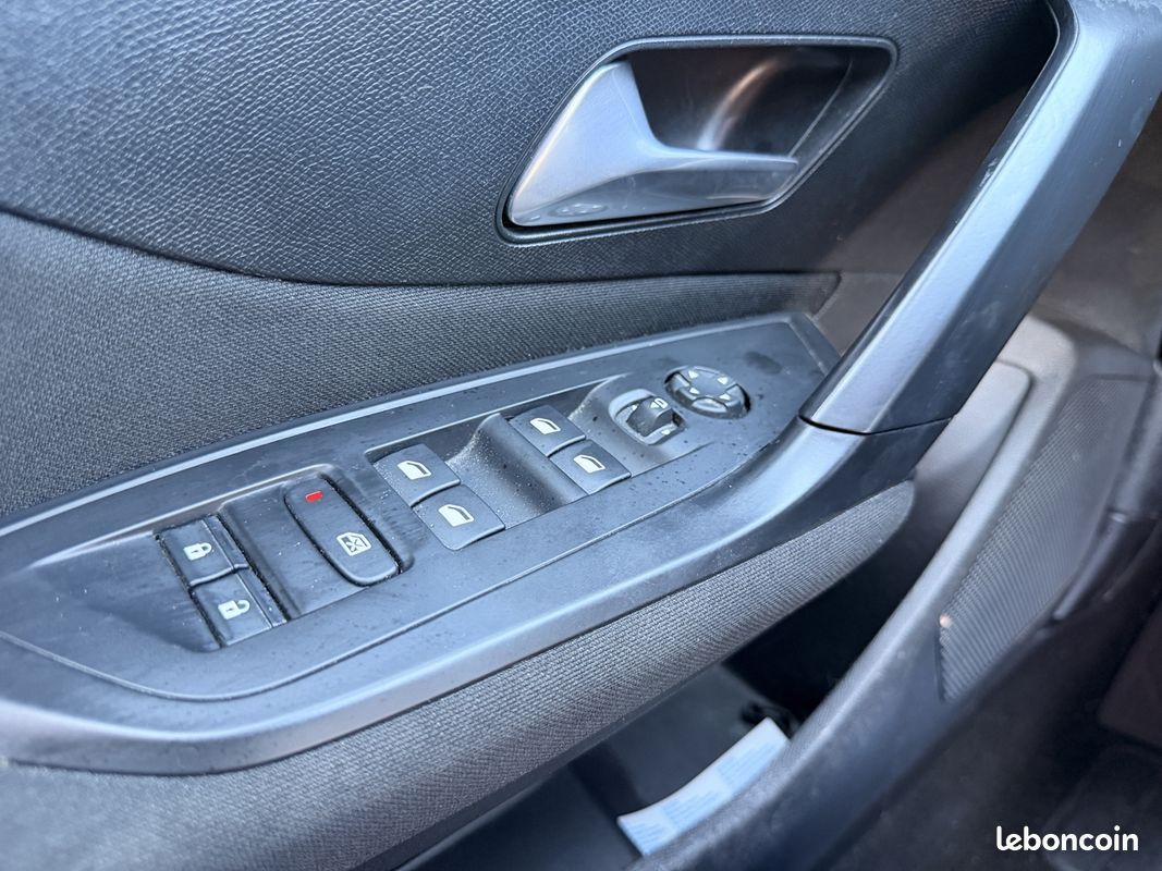 Peugeot 308 1.5 BLUEHDI 130CH S&S ACTIVE PACK EAT8 (image 16)