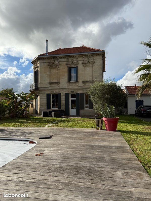 Maison 6 pièces 260 m² · à Saint-Médard-en-Jalles · 260 m² · 2 500 €