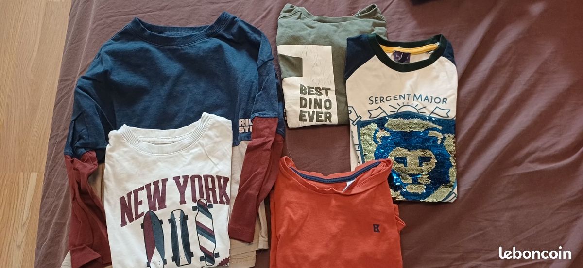Lot de 5 t shirts manches longues 4 ans (image 1)