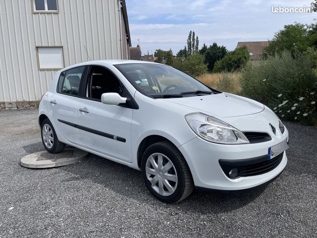 RENAULT CLIO III BERLINE 1.5 dCi 85 CV | PREMIERE MAIN - SORT DE REVISION - KIT DISTRIB FAIT (image 10)