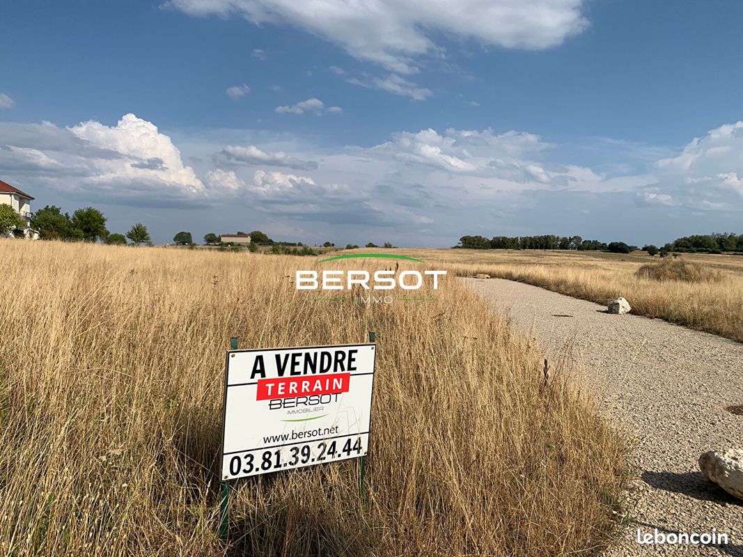 Terrain 647 m² · à L'Hôpital-du-Grosbois · 647 m² · 97 050 €