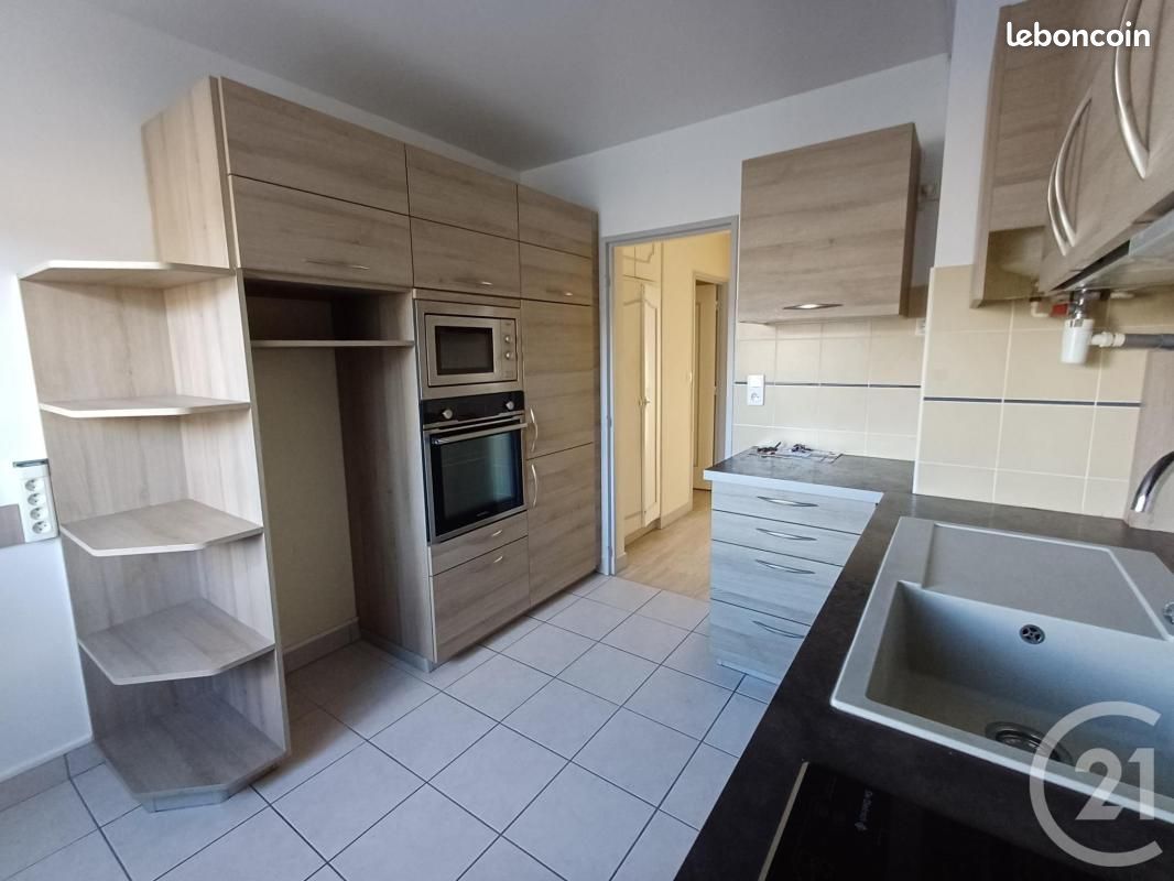 Appartement 4 pièces 96 m² · à Châtellerault · 96 m² · 690 €/mois
