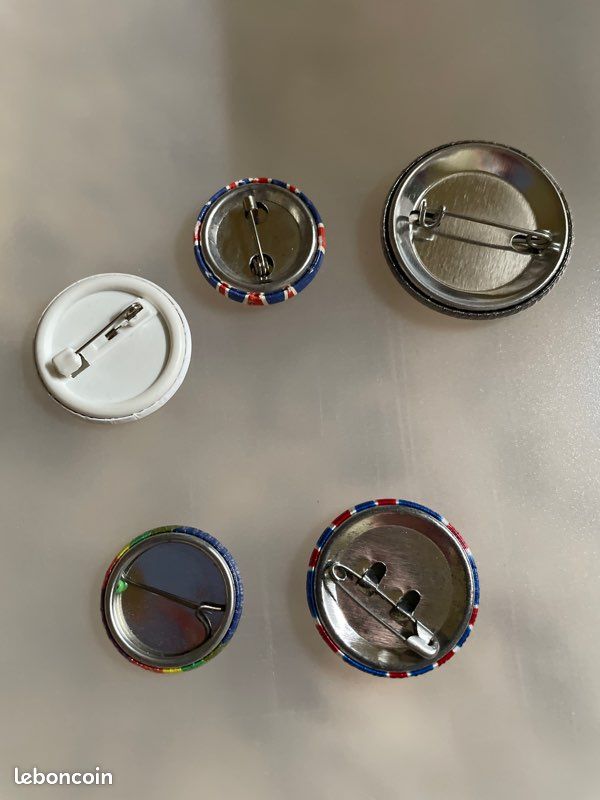 Lot de pins (image 2)