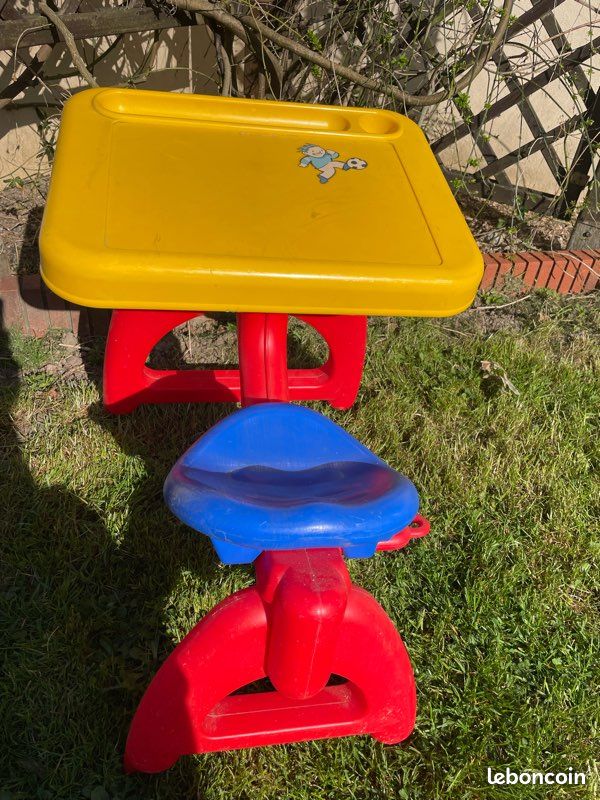 Petit bureau enfant (image 2)