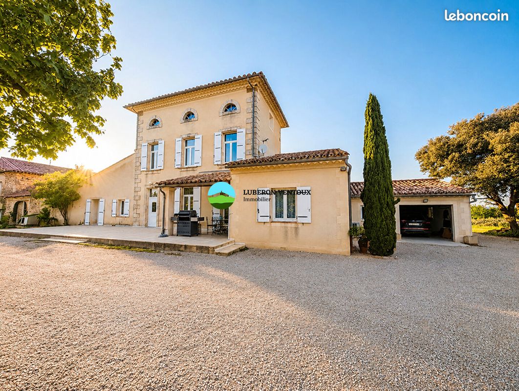 Maison 8 pièces 295 m² · à Rochegude · 295 m² · 899 000 €