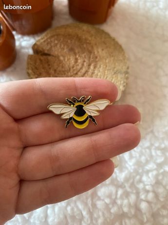 Pin's Animaux Abeilles ? Noeud De Papillon Pin Pins Enamel Signé
