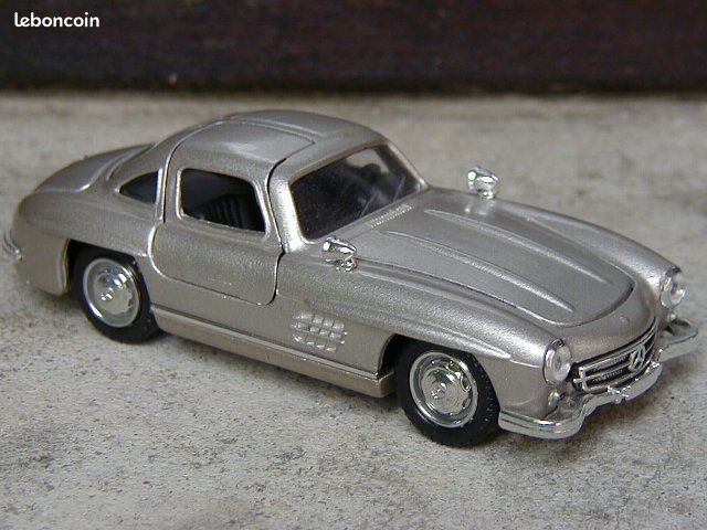 Miniature Mercedes 300 SL Coupé 1954 Au 1/43 - Marque Solido - Bleue - Occasion, état à Vérifier