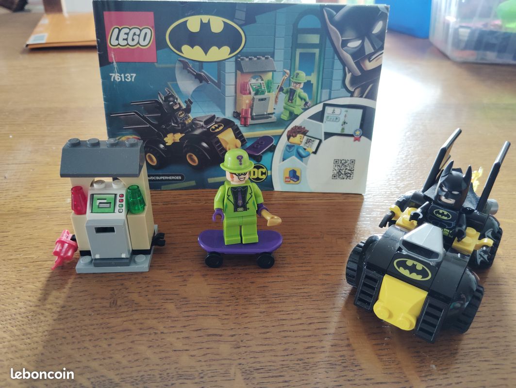 Lego Batman 76137 (image 1)
