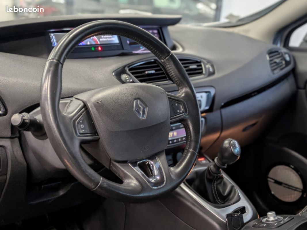 RENAULT SCENIC III TCe 130cv Energy Bose Edition / GPS / Caméra de recul / Bluetooth (image 5)