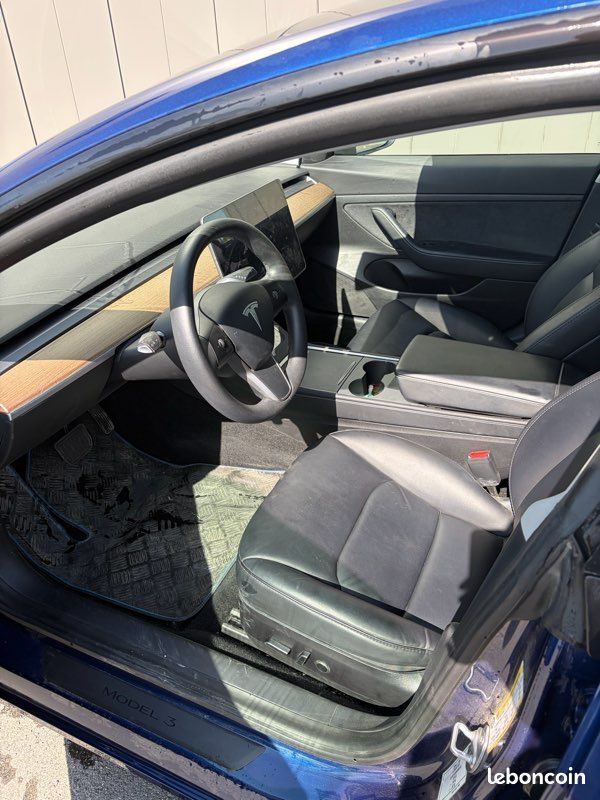 Tesla model 3 (image 3)