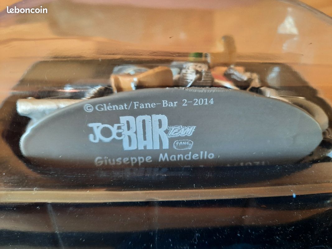 Figurine joe bar team 2 - moto guzzi v7 sport de 1971 - 1/18 (image 8)
