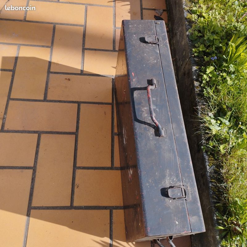 Valise en métal (image 4)