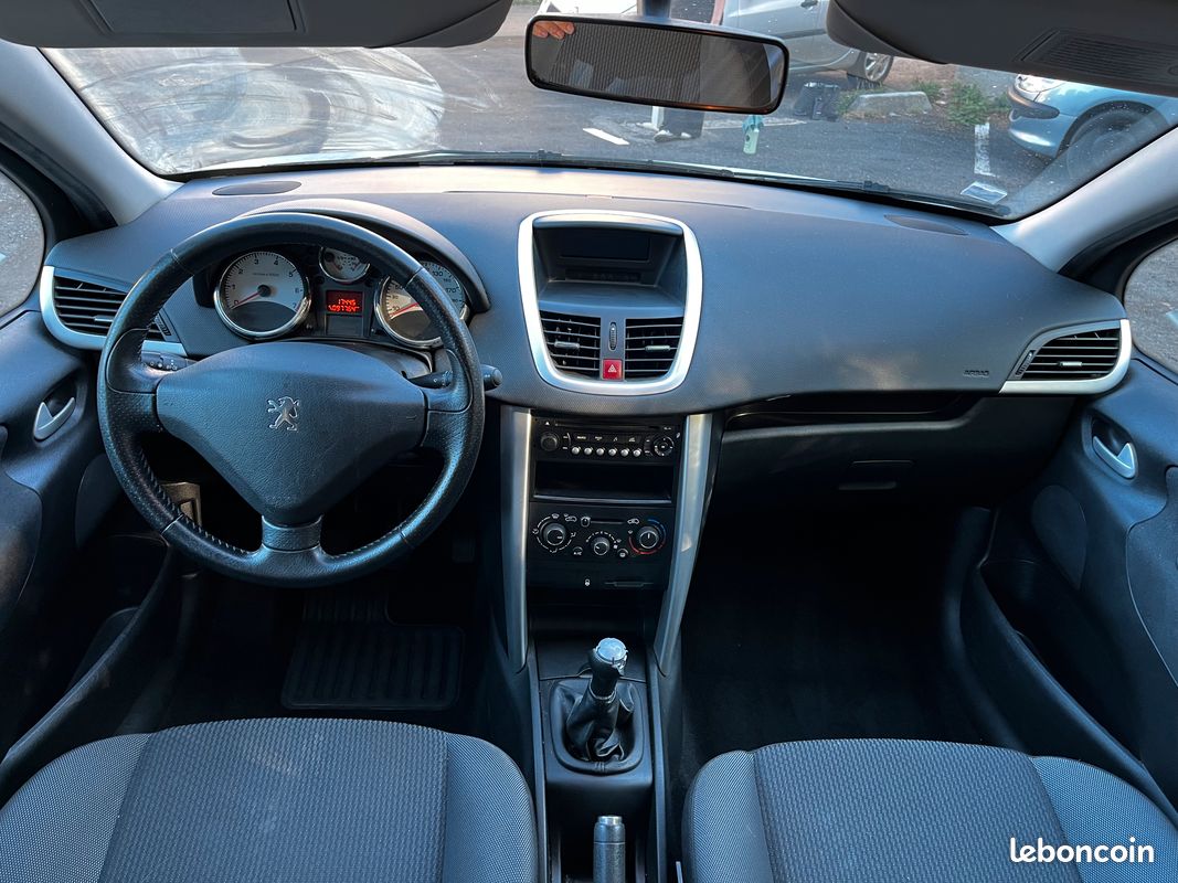 Peugeot 207 1.4 95CH ACTIVE (image 11)