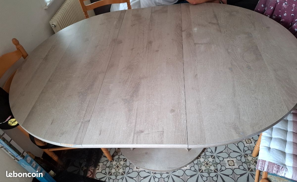 Table bois et chaises (image 1)