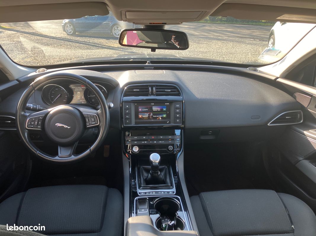 Jaguar XE Prestige 2.0l 180cv (image 5)