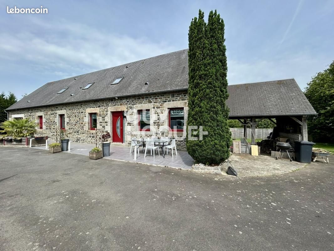 Maison 8 pièces 256 m² · à Vire Normandie · 256 m² · 325 500 €