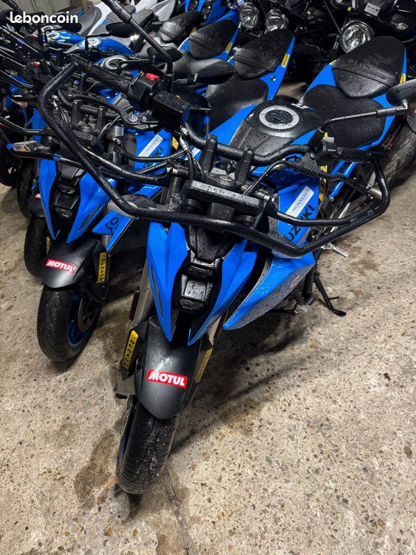 Gsx-8s bleu A2 (image 2)