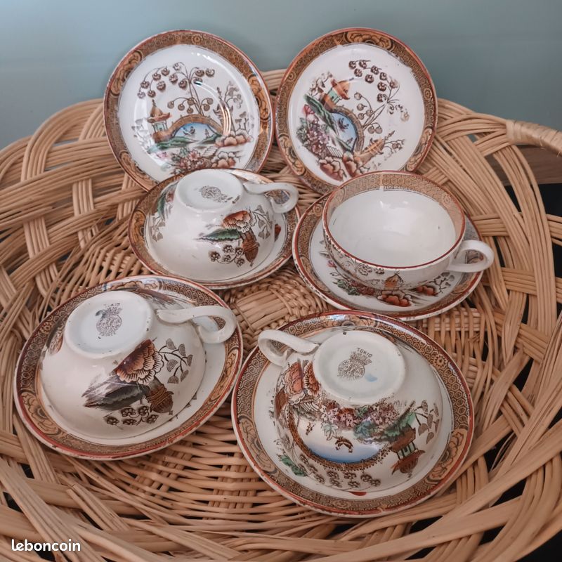 Lot 4 tasses et 6 sous tasses (image 1)