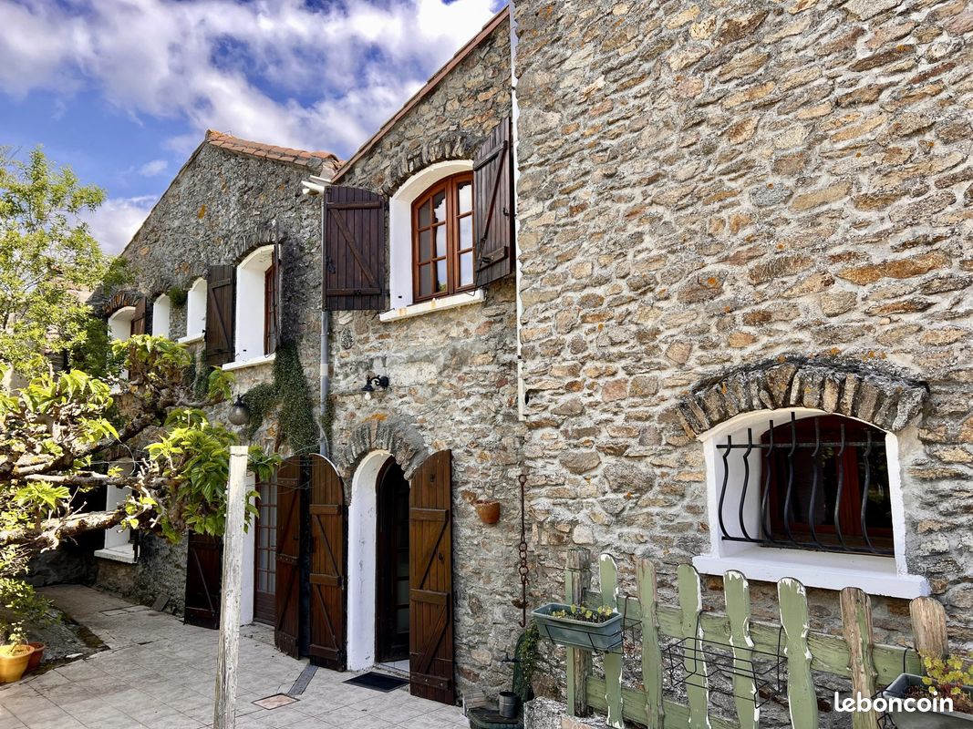 Maison 5 pièces 140 m² · à Brousses-Et-Villaret · 140 m² · 159 000 €