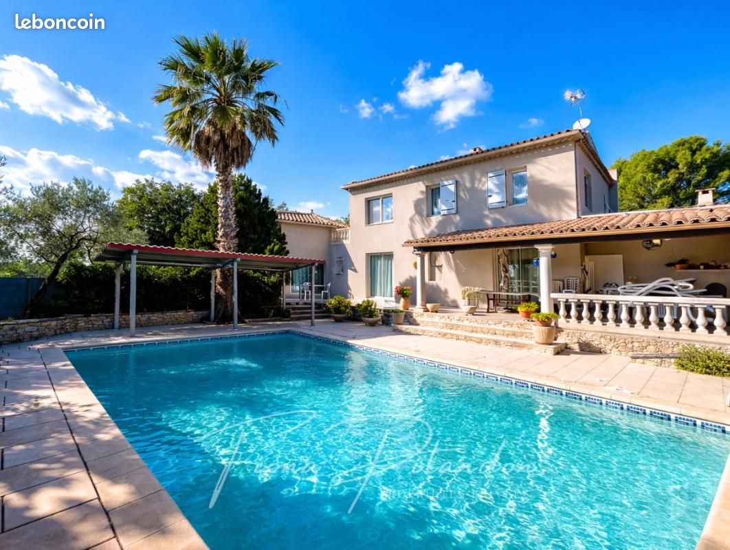 Maison 7 pièces 200 m² · à Lauris · 200 m² · 720 000 €