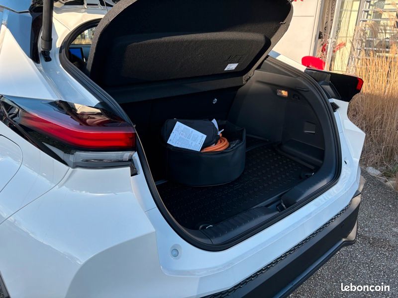 Toyota C-HR 2.0 PHEV 225 Graphic MY26 (image 18)