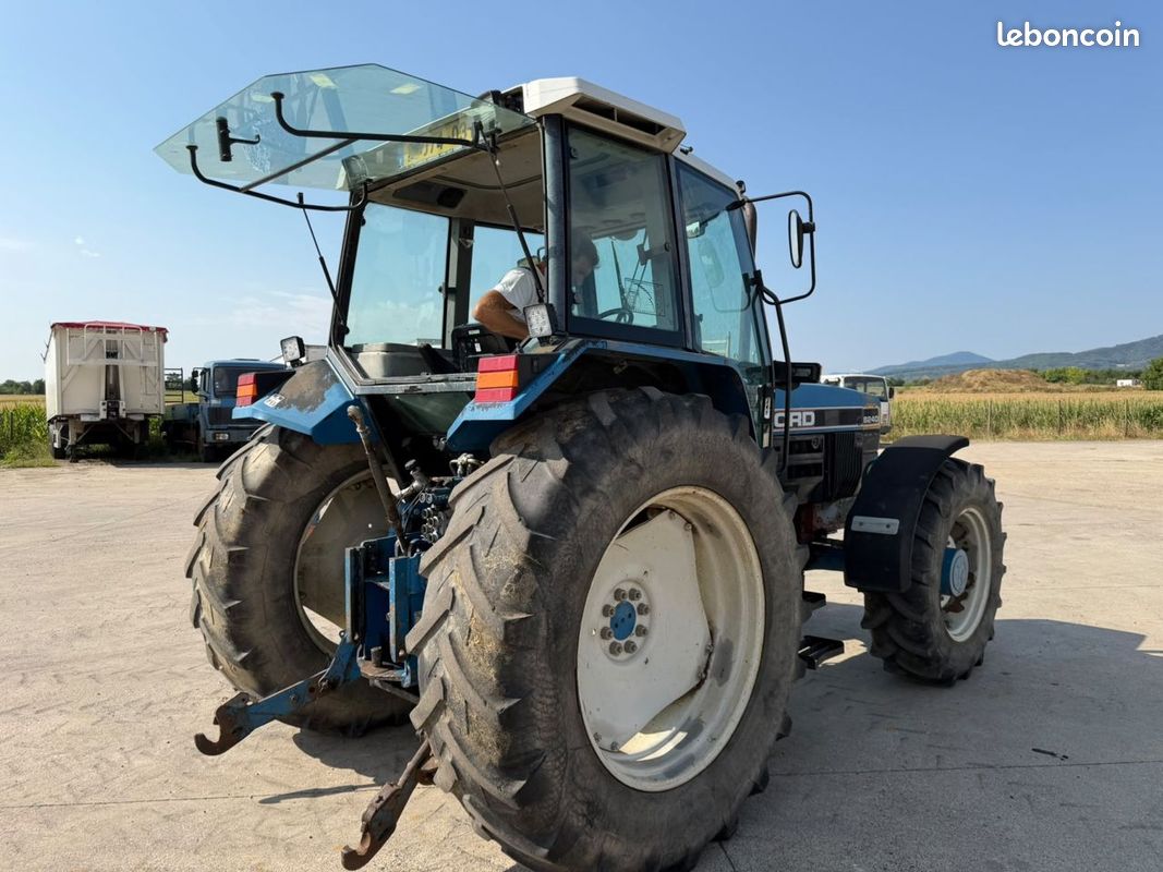 Ford 8240 (image 7)