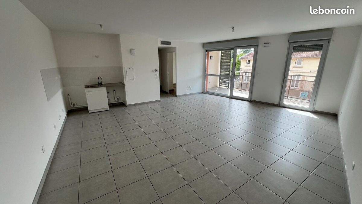 Appartement 3 pièces 70 m² · à Rillieux-la-Pape · 70 m² · 1 040 €