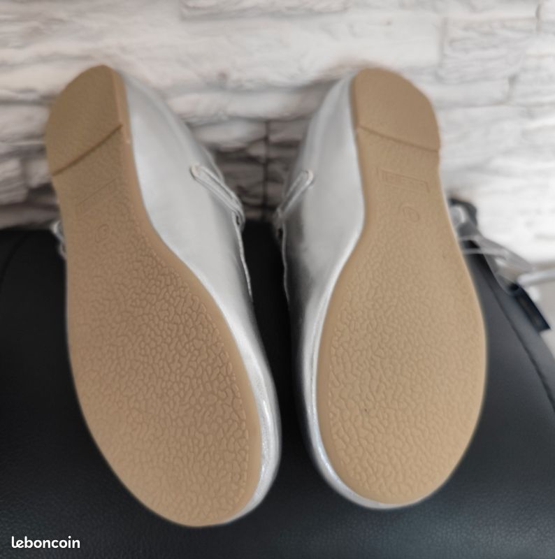 Ballerines Okaïdi neuves argentées en cuir
pointure
31 (image 5)