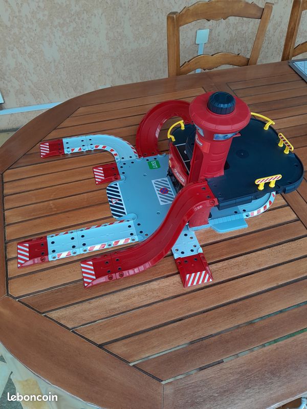 Garage pompiers majorette (image 1)